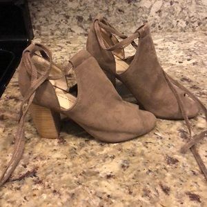 Born in California Size 6 Suede Booties